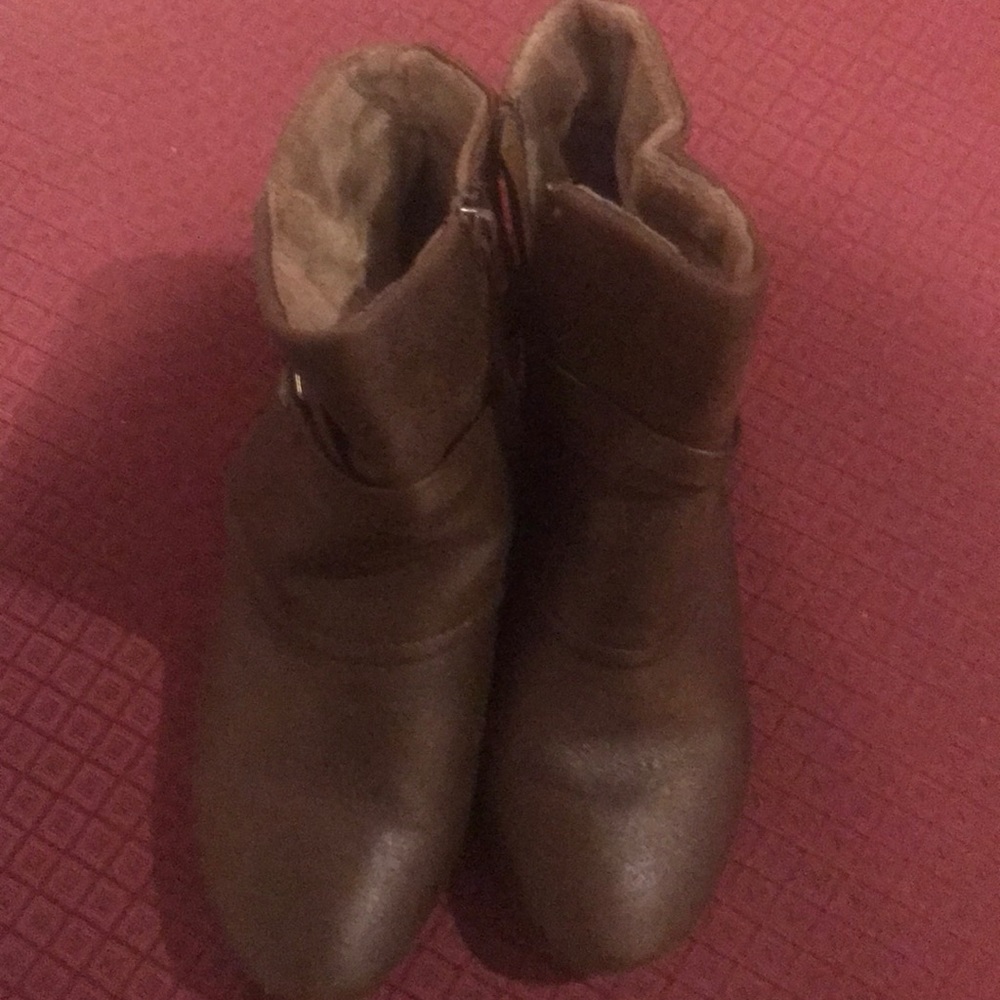 EUC Baretraps Booties